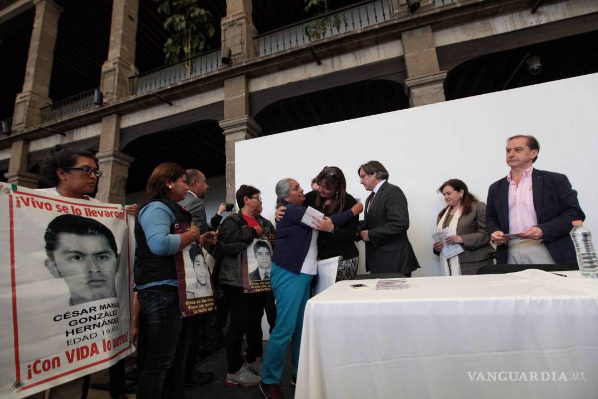 “No nos dejen solos”, nuevo clamor por los 43 de Ayotzinapa