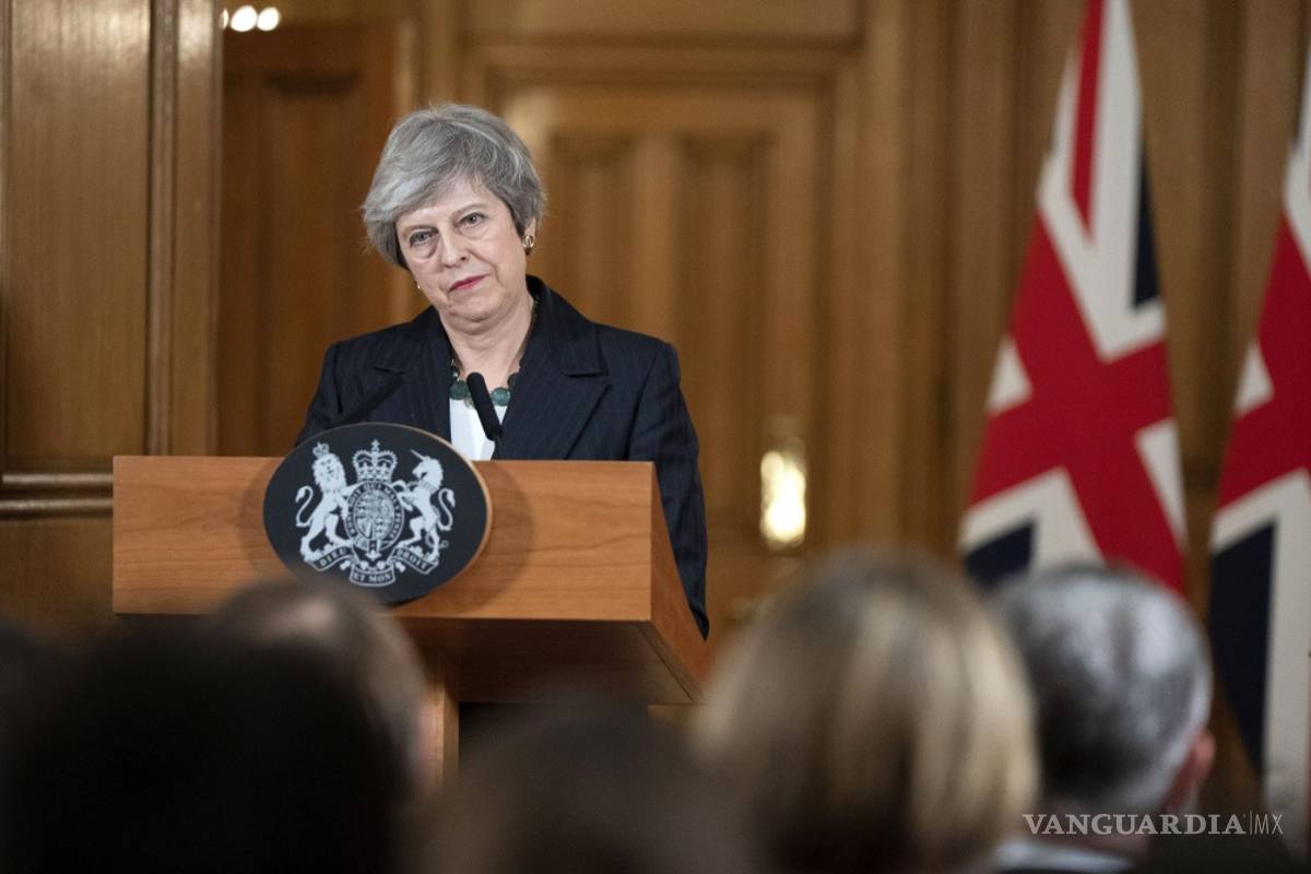 Ante la presión por el Brexit, May rechaza en el Parlamento dimitir como primera ministra