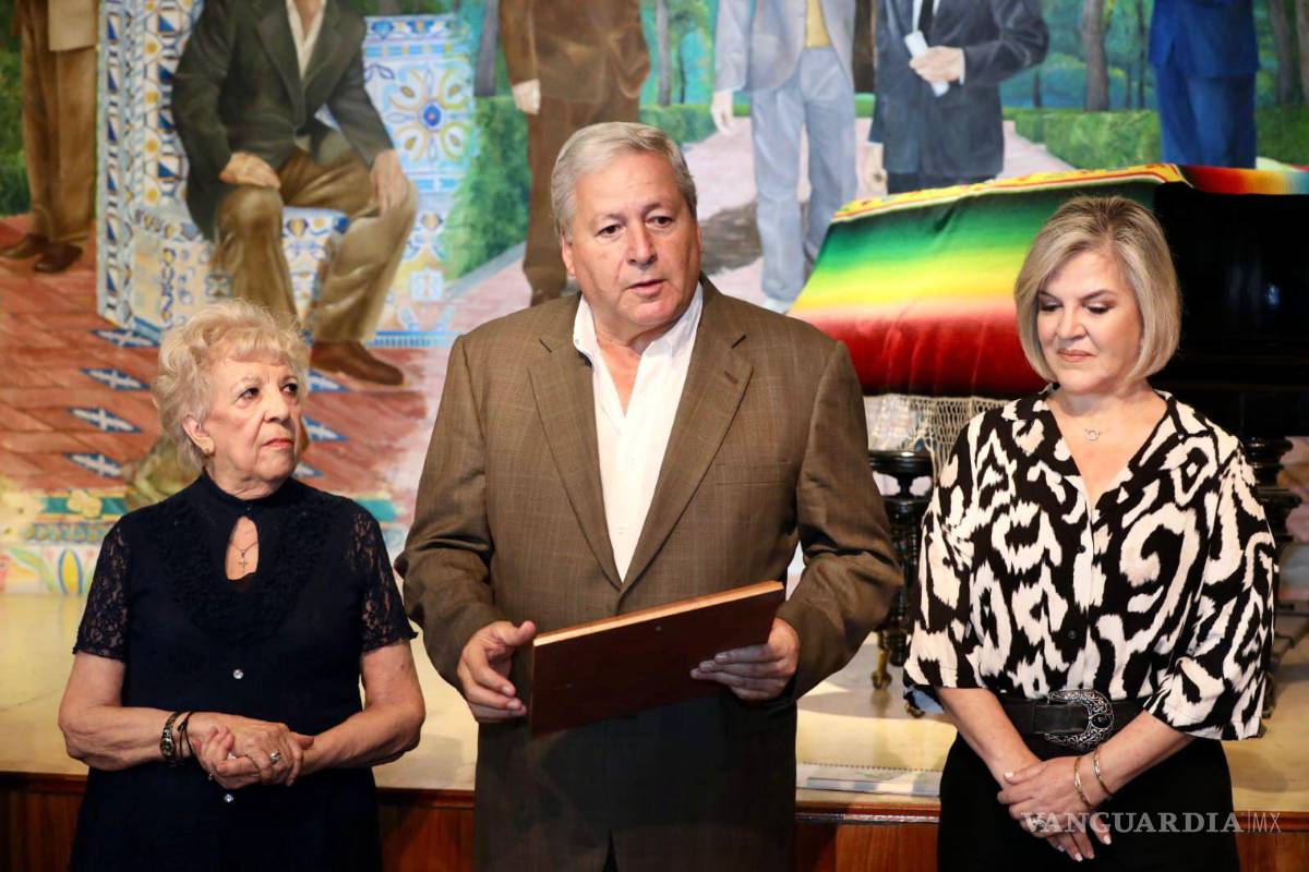 $!Chema Fraustro encabezó un homenaje a la actriz, poeta, declamadora y pianista Elba Ortiz.