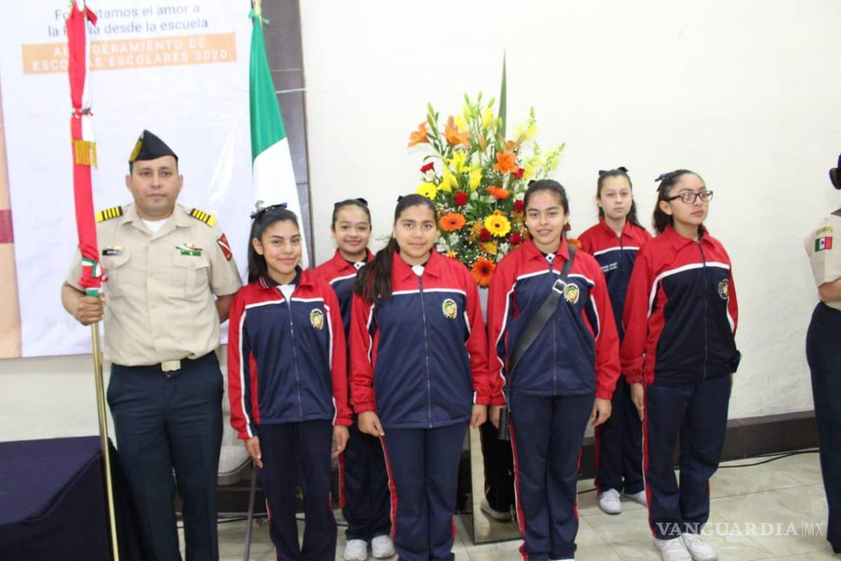 $!Reconoce delegada de la sección 5 del SNTE labor del Ejército y le refrenda el apoyo del magisterio coahuilense