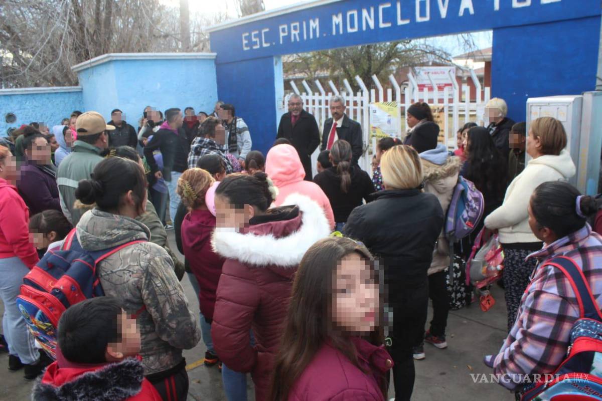 Padres de familia toman primaria Monclova 400 por falta de energía eléctrica