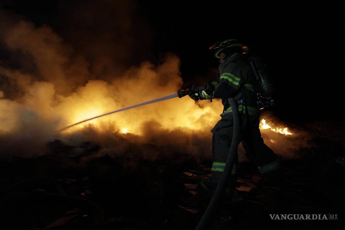Incendian predio con kilos de basura en la Carretera antigua a Monclova