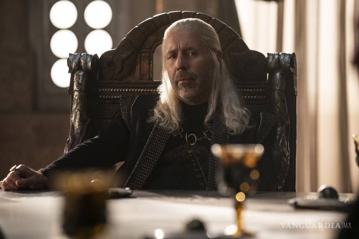 $!Paddy Considine interpreta al rey Viserys Targaryen.