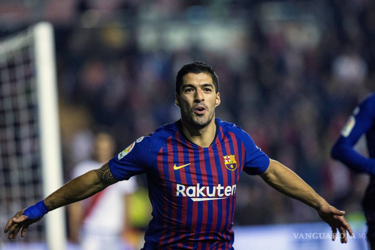 Suárez salva a un Barcelona a punto de hacer el ridículo