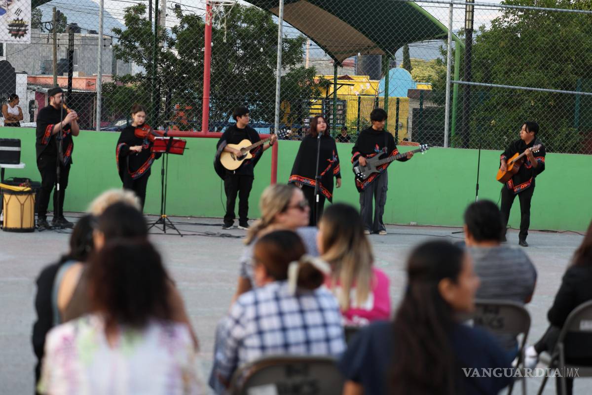 $!Participaron el grupo de música latinoamericana Quetzal y el grupo de danza moderna Crimosa Donkys, del Instituto Tecnológico de Saltillo.