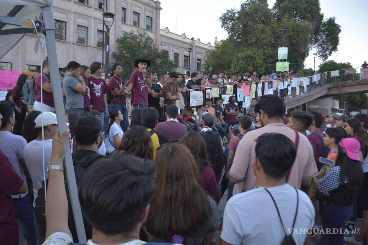 $!Los alumnos esperan a los enviados del Tecnológico de México para continuar con las negociaciones.