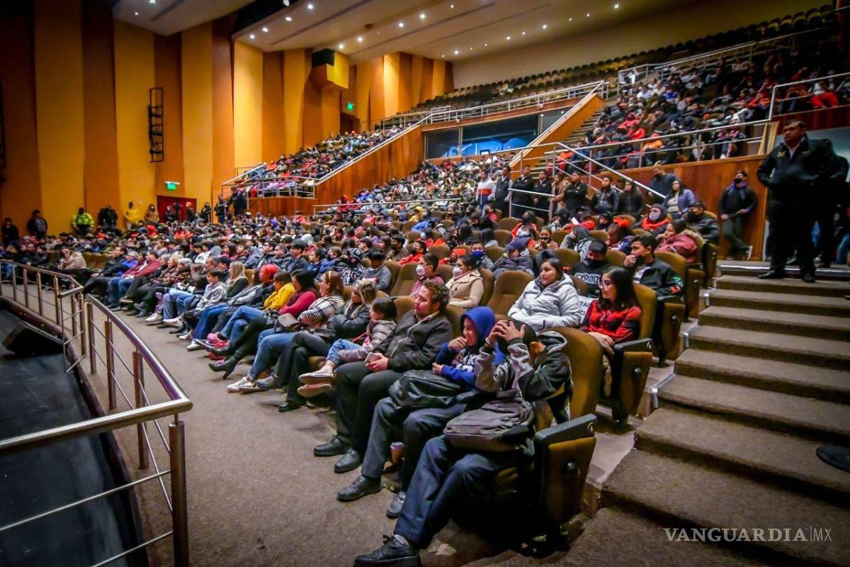 $!‘El Grillo’ Sada comparte su testimonio a jóvenes de Piedras Negras