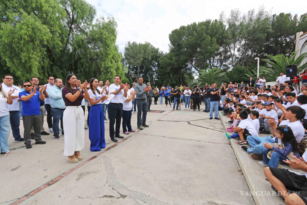 $!El rector Octavio Pimentel Martínez inauguró el Campamento de Verano “Lobos Camp” en la explanada de la Rectoría, ante la presencia de participantes e invitados especiales.