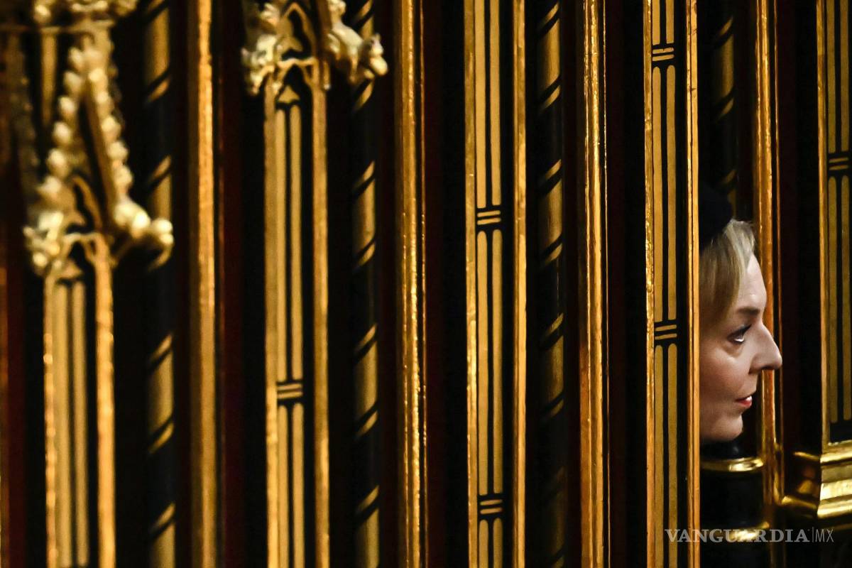 $!La primera ministra británica, Liz Truss, toma asiento para el funeral de la reina Isabel II en la Abadía de Westminster en el centro de Londres.
