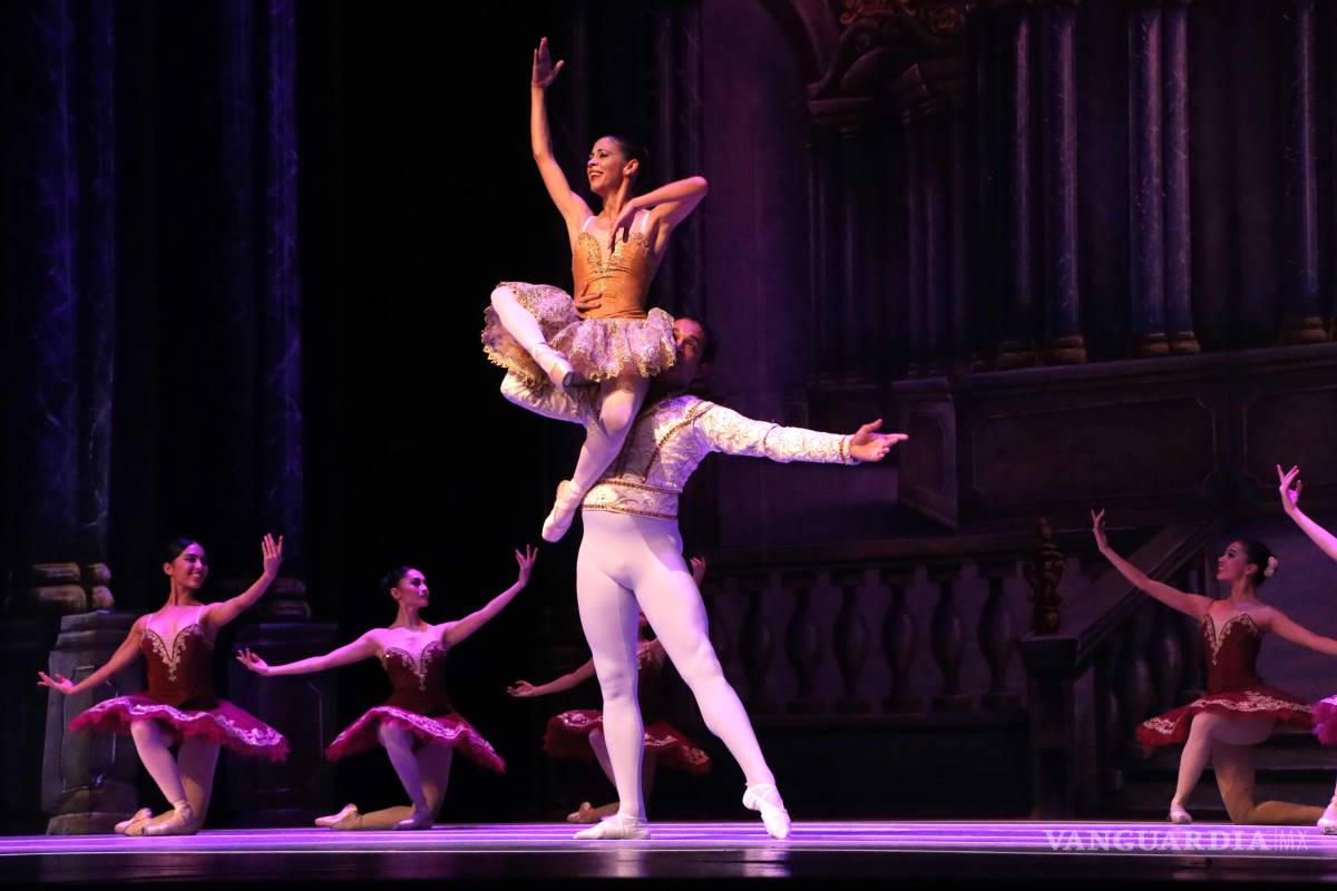 Gala Internacional de Ballet deslumbra en el principal escenario de Saltillo