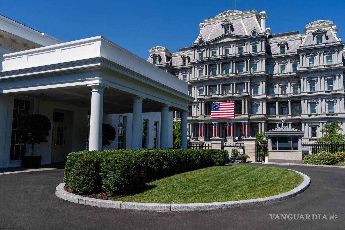 La Casa Blanca envía al personal de carrera a sus casas, mientras rediseña la burocracia