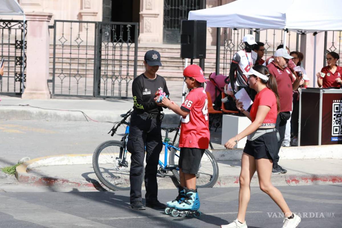$!La Policía Ambiental realizó actividades de proximidad social con las familias que acudieron al paseo dominical.