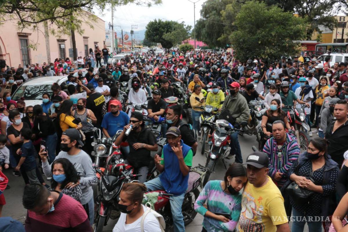 $!MEMORIA. Como un héroe despidieron a Juan Manuel Quistián miles de potosinos que acompañaron el cortejo fúnebre que cruzó media ciudad.
