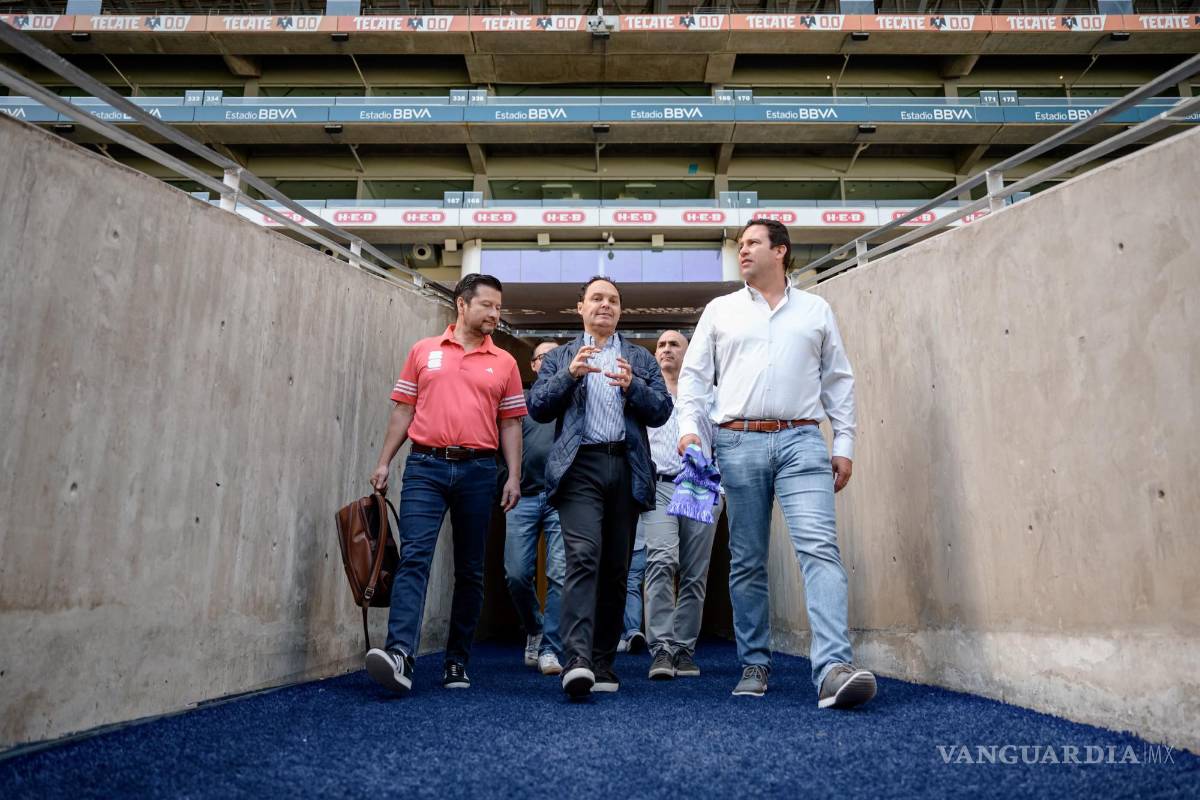 $!Alejandro Hütt Valenzuela, Host City Manager de FIFA Monterrey, en el Estadio BBVA, acompañó a Javier Díaz en su recorrido al BBVA.