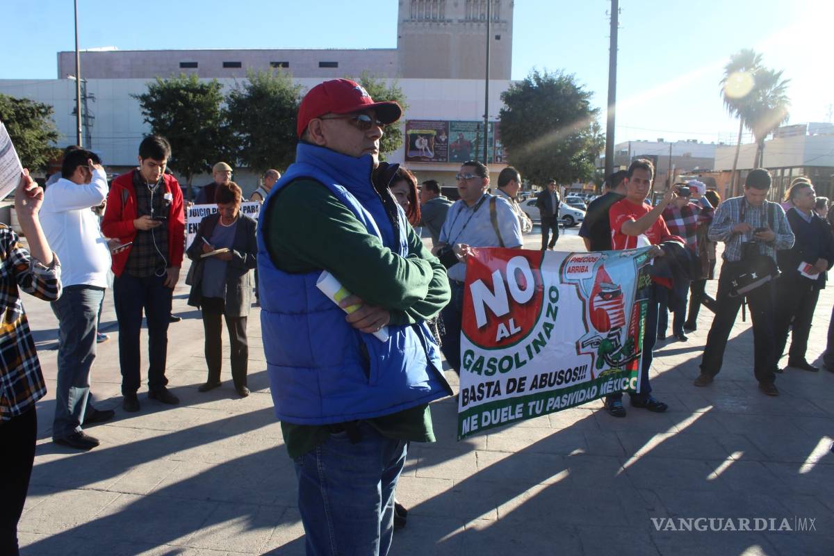 $!Laguneros se manifiestan por ‘gasolinazo’; realizan tres movimientos