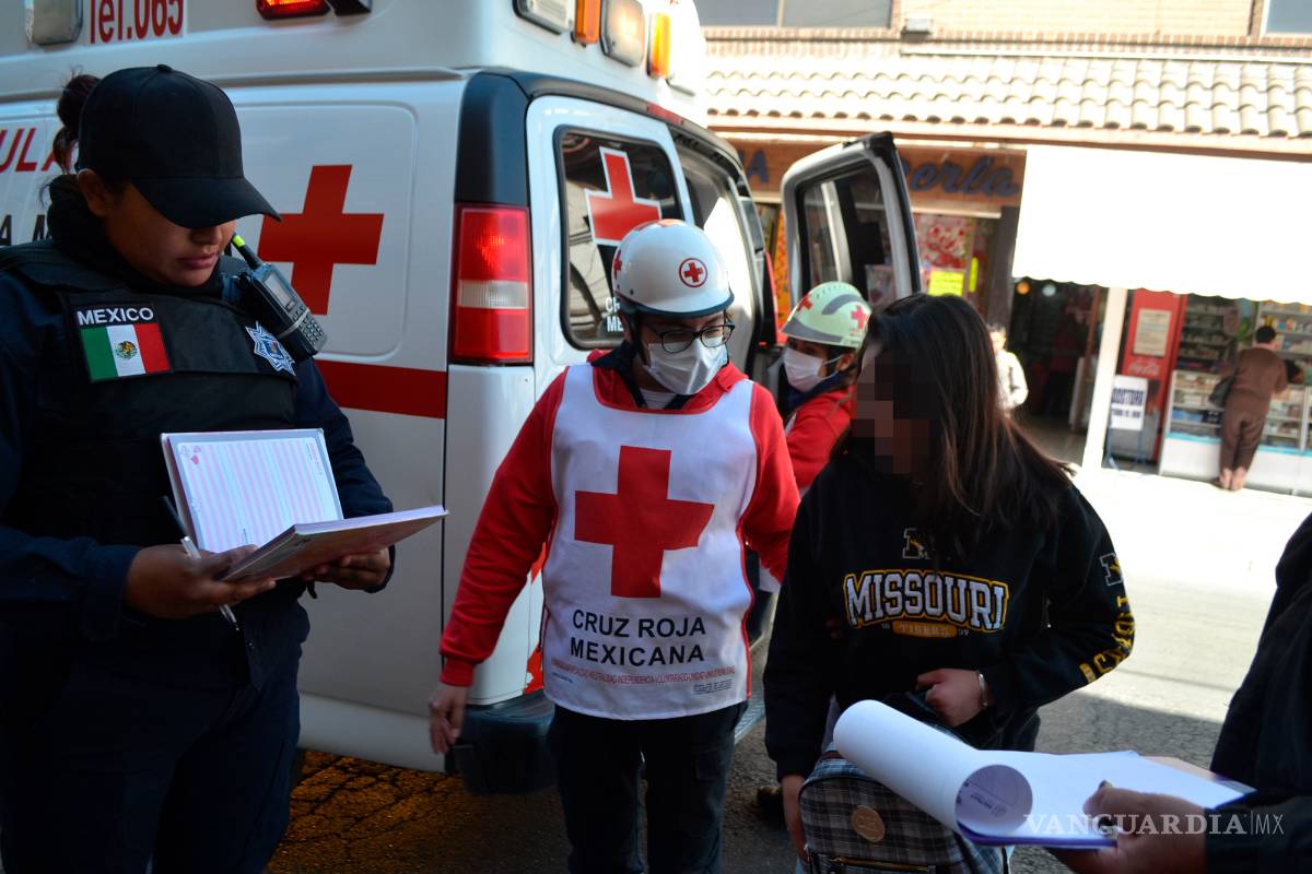 $!Taxista arrolla a una jovencita y la abandona a su suerte