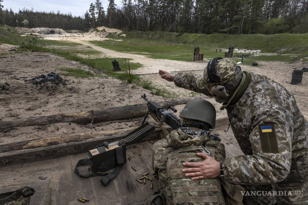 $!Soldados de la 110.ª Brigada de Defensa Territorial de Ucrania practican en un campo de tiro en la región ucraniana de Zaporizhzhia.