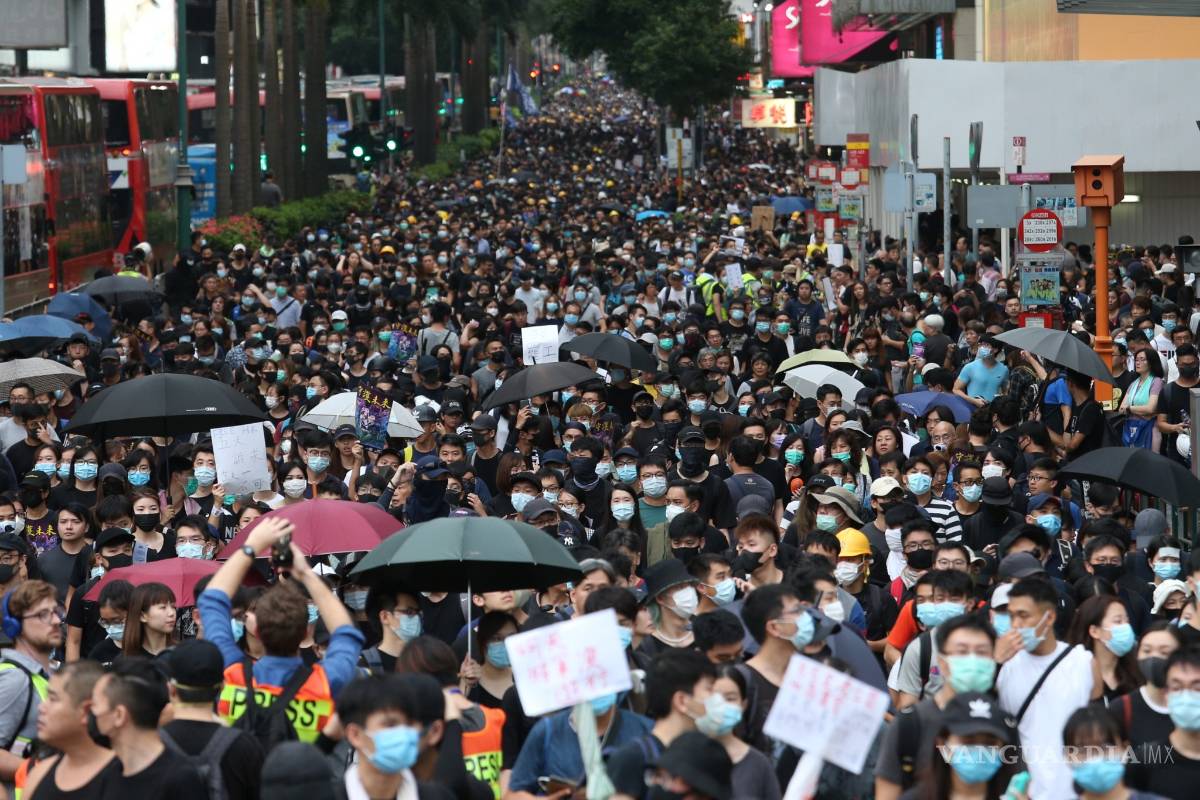 Hong Kong en caos por disturbios y enfrentamientos con la Policía