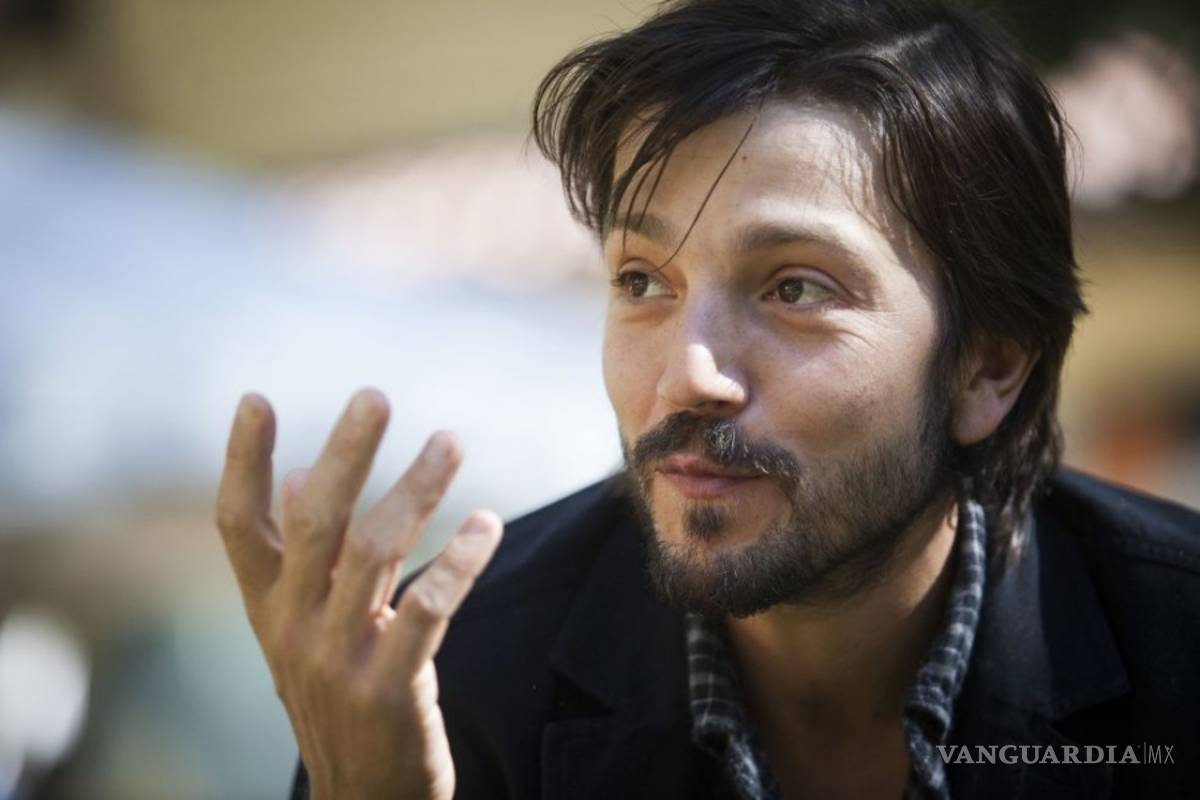 Diego Luna llama a los hispanos a registrarse y votar contra Trump