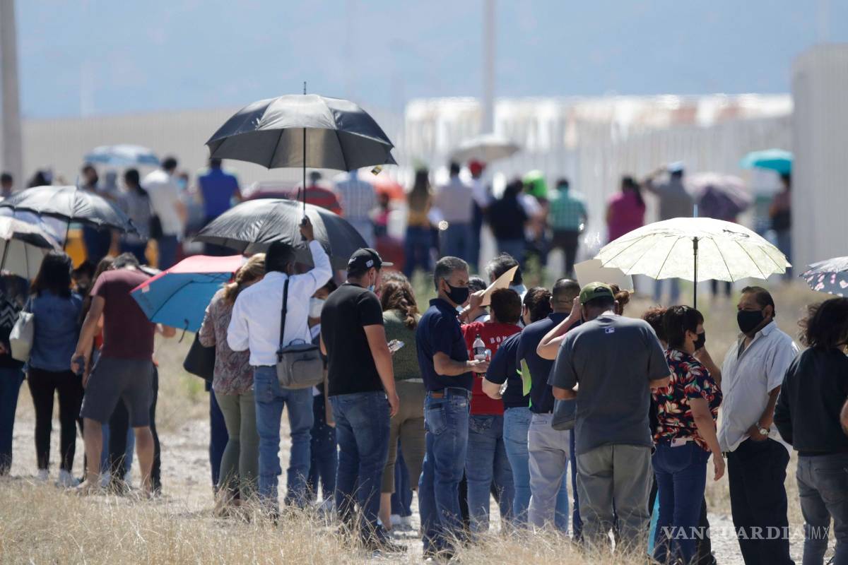 Persistir en la fila… aunque no haya vacunas