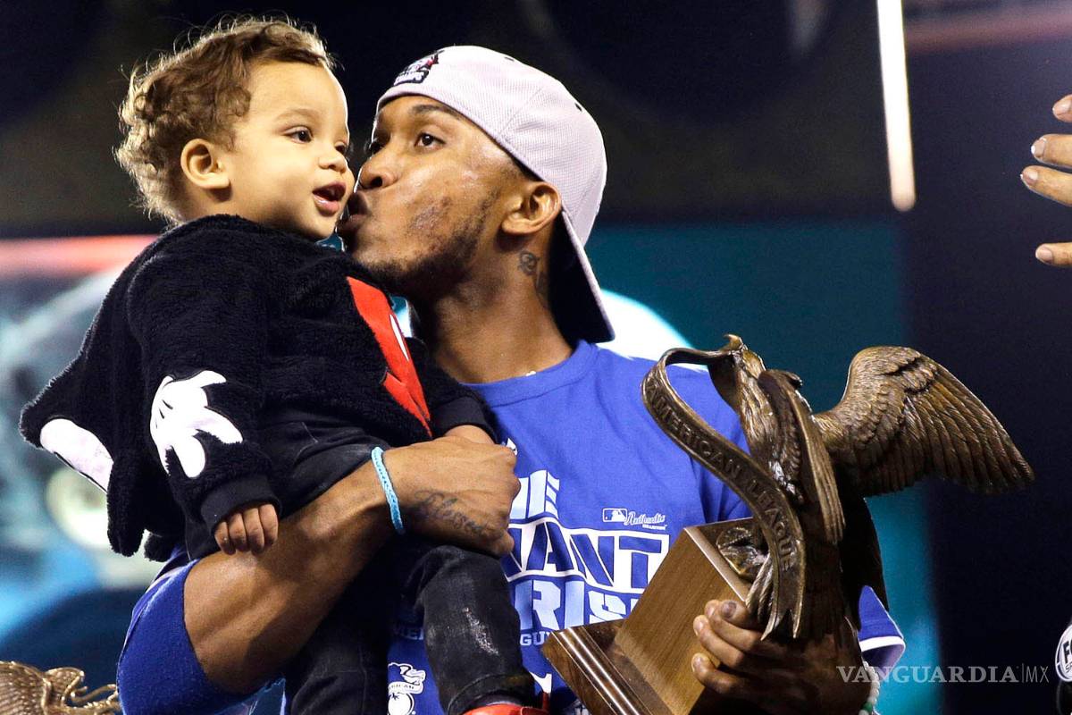 Alcides Escobar cumple sueño de niñez