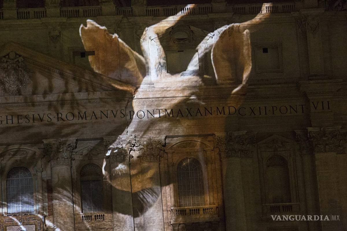 $!El Vaticano se tiñe de luz y color por el medio ambiente