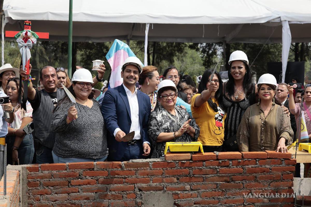 $!Kenya Cuevas (2d), los alcaldes, de Iztapalapa, Clara Brugada (d) y el de Nezahualcoyotl, Adolfo Cerqueda (2i) y la fiscal de CDMX, Ernestina Godoy (c).