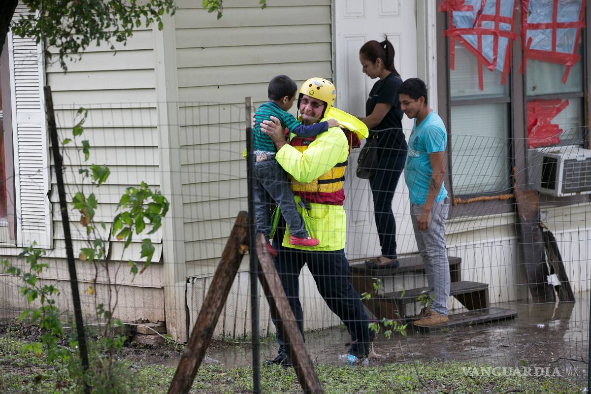 Evacuan Texas por fuerte tormenta