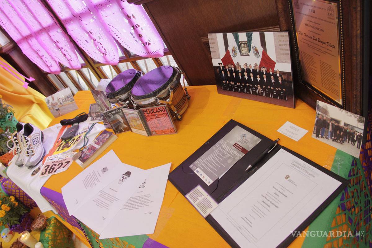 Montan en Congreso de Coahuila altar de muertos en honor a Horacio del Bosque Dávila