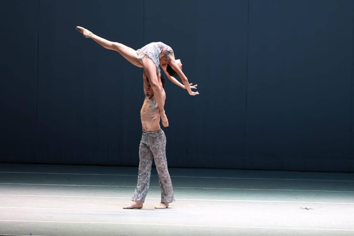 $!El programa incluyó obras clásicas y contemporáneas, además de la participación de alumnos del Curso de Verano de Ballet provenientes de distintas ciudades de México y del extranjero.