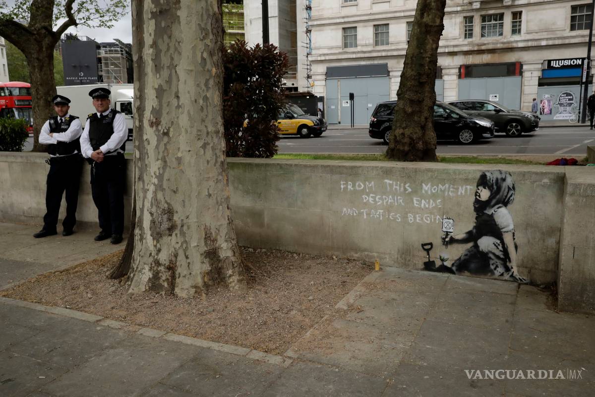 $!Revisan posible Banksy surgido tras protestas de Londres