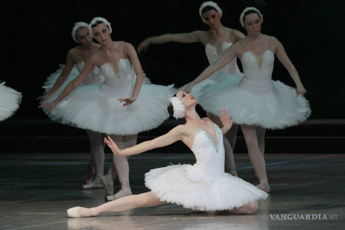 Un noche que sera embrujada por el ballet con 'El lago de los cisnes'