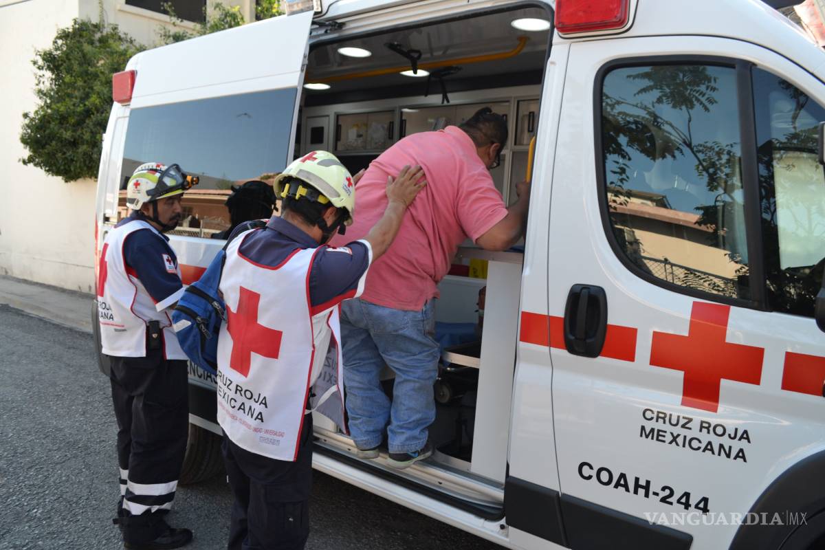Pisa boyas con moto y termina en el piso