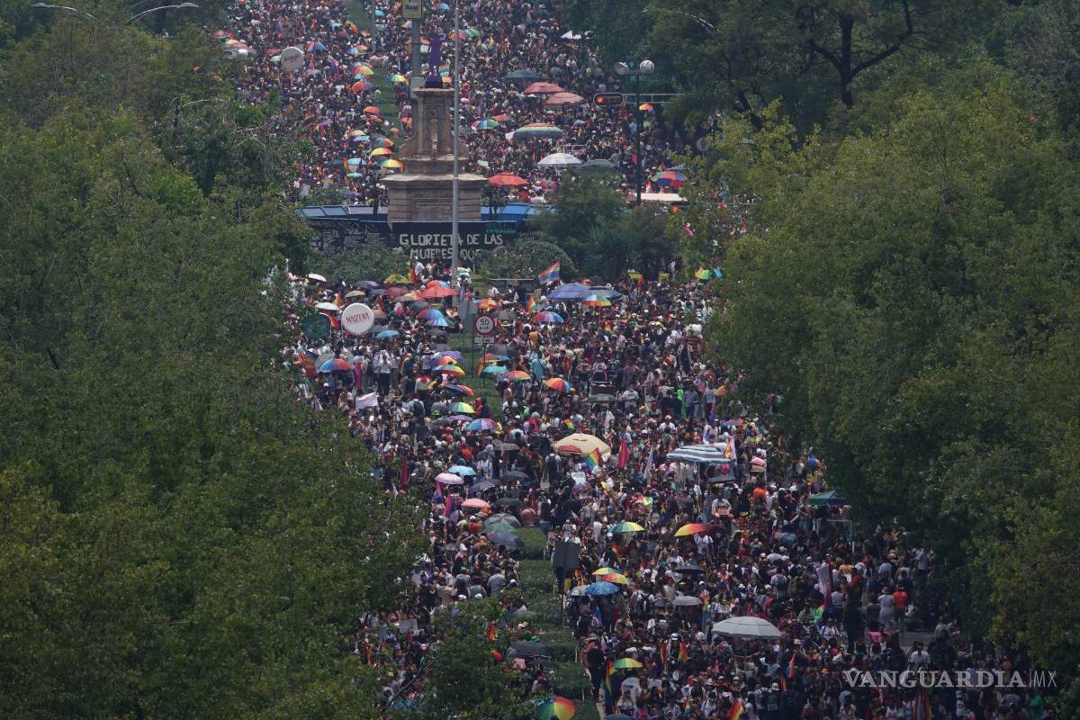 $!Miles de personas participaron en la 44 edición de la marcha del orgullo LGBTTTIQPA+ en CDMX.