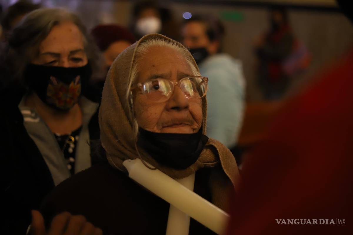 Realizan bendición de gargantas en Saltillo; ‘también es vacuna contra el COVID-19’, dicen feligreses