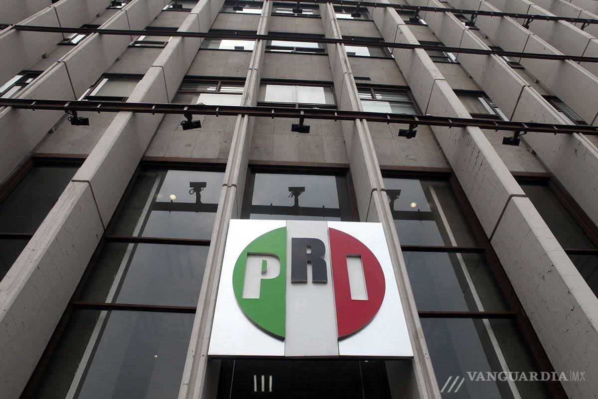 PRI tras entrega de constancia a AMLO: &quot;Inicia una nueva etapa en nuestra vida institucional&quot;