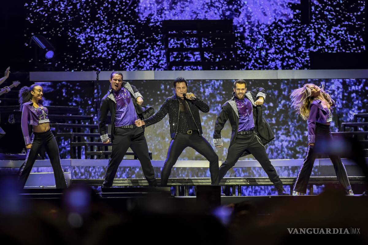 $!Chayanne reconquista el corazón de las mamás de Saltillo con una noche de ritmo y nostalgia