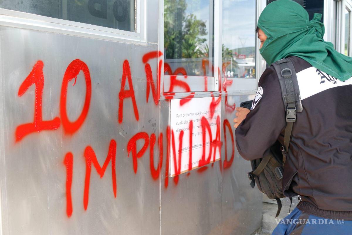 $!Diez años después se conocen más detalles del ataque y de su encubrimiento, pero todavía no está claro cuál fue el destino de los alumnos de la Normal de Ayotzinapa