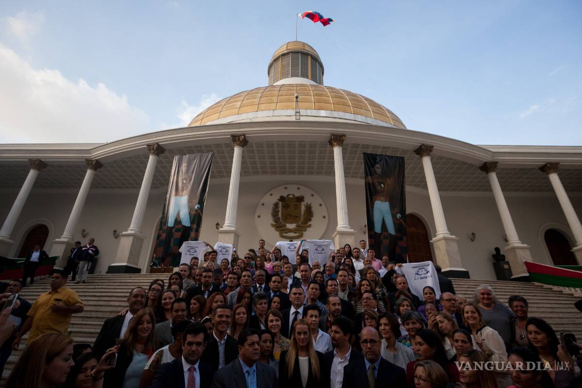 Choque de poderes en Parlamento venezolano