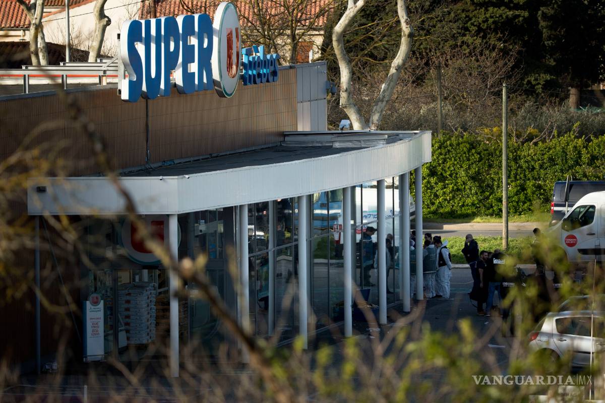 Hallan explosivos y armas en supermercado atacado en Francia