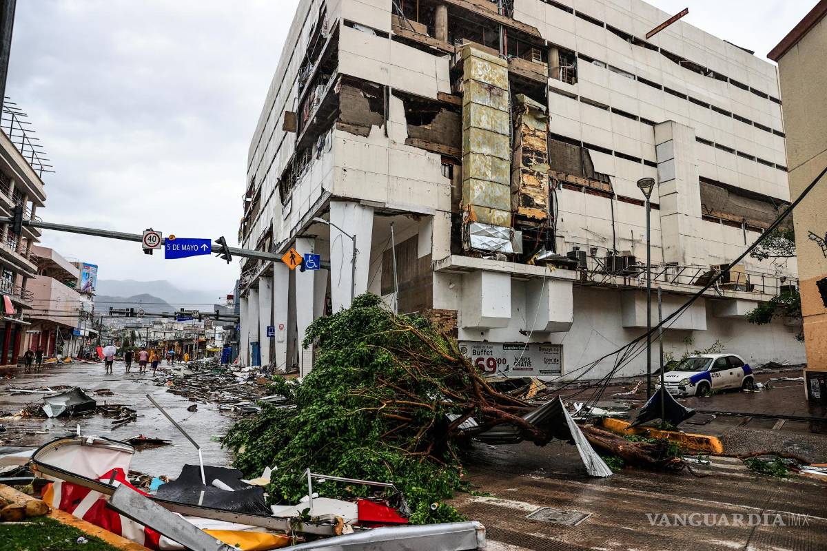 $!Fachada de un edificio desmantelada por el huracán Otis en el balneario de Acapulco, en el estado de Guerrero, México.