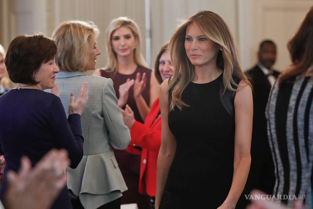 Melania Trump al fin reaparece, dirige su primer evento como Primera Dama de los EU