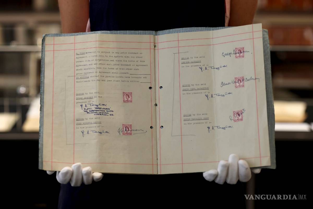 $!Subastan el primer contrato entre los Beatles y su agente Brian Epstein