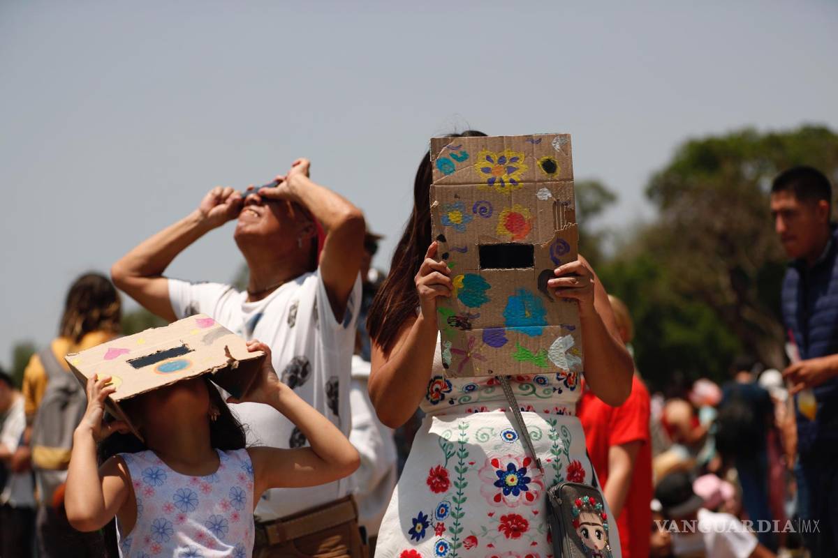 Así cautiva, maravilla y asombra el eclipse solar desde Mazatlán hasta la isla de Terranova (fotos)
