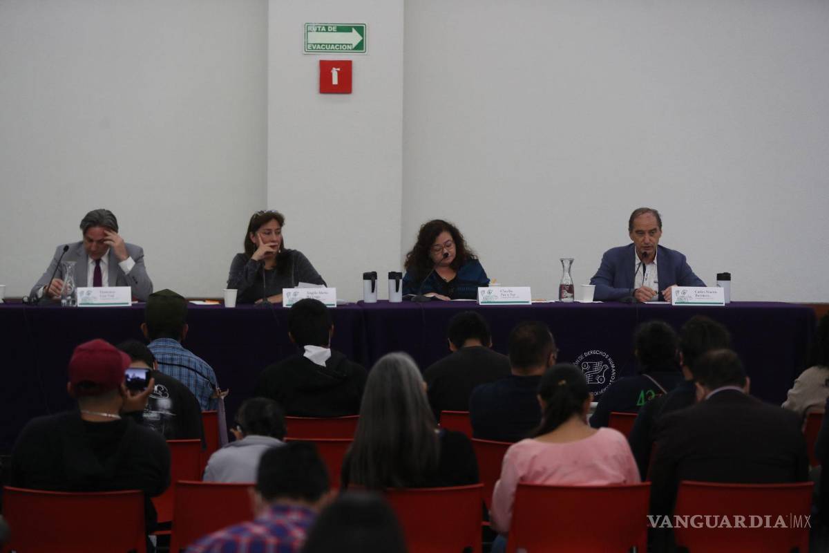 $!Francisco Cox Vial (I), Ángela María Buitrago (IC), Claudia Paz y Paz (DC), y Carlos Martín Beristain (D), integrantes del GIEI del caso Ayotzinapa ofrecieron una conferencia de prensa tras solicitar una prórroga de un mes en su estancia en el país para ahondar en sus indagaciones.
