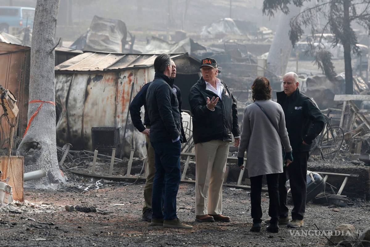 Trump visita zona devastada por incendios en California