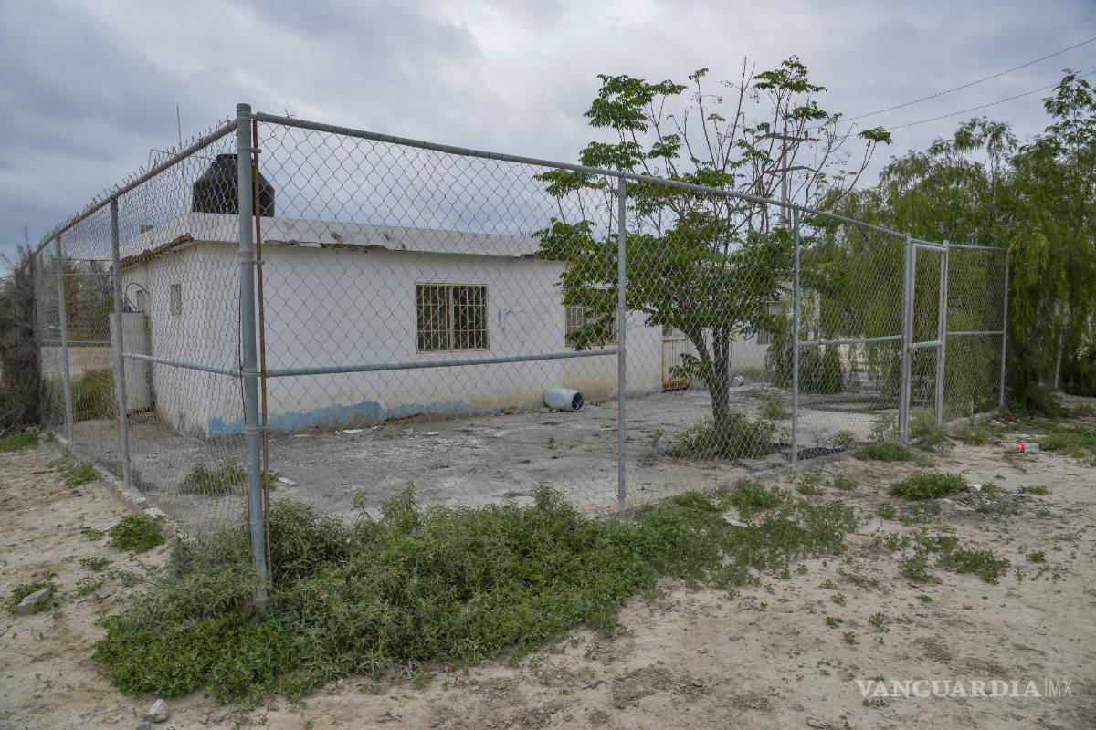 $!El centro de salud rural en la Leona, en Ramos Arizpe quedó desde hace varios años cerrada y abandonada y no existe hasta ahora ningún plan por reactivarlo.