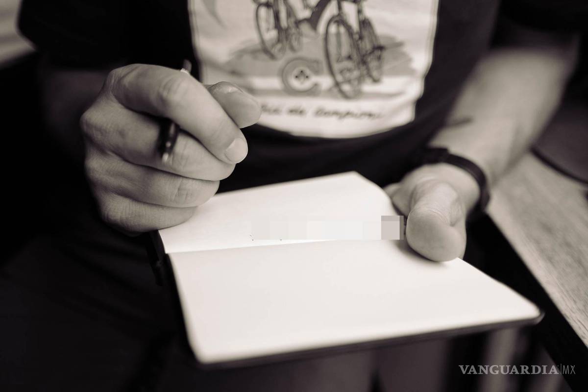 Tome nota por favor... pero hágalo a mano