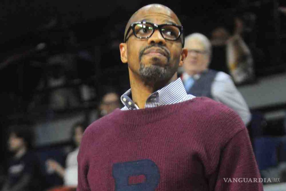 Asistente de los Celtics aceptó sobornos cuando era entrenador universitario