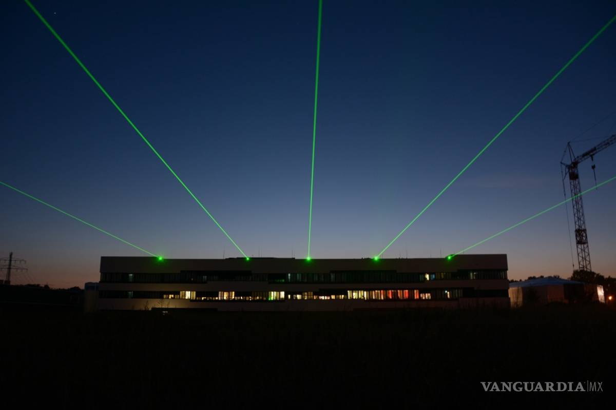 $!Se inaugura el láser europeo XFEL, una ventana al mundo de lo mínimo